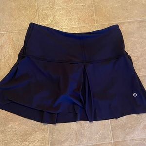 Lululemon size 6navy blue dropped waist pleated skirt navy blue looks awesome